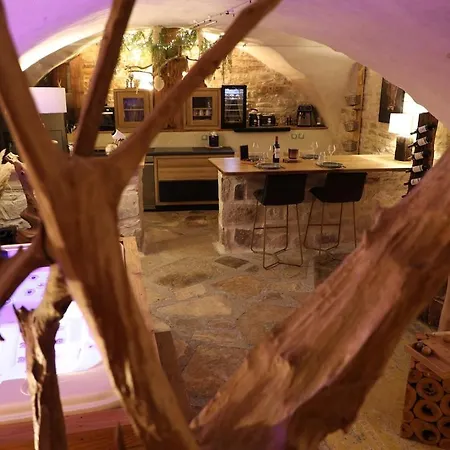 Holiday home Logement Atypique , Love Room , Climatise , Spa, Sauna *