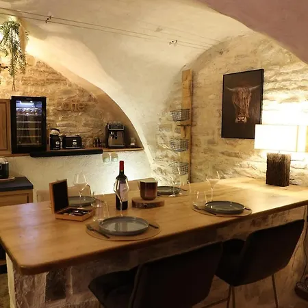 Logement Atypique , Love Room , Climatise , Spa, Sauna Holiday home *