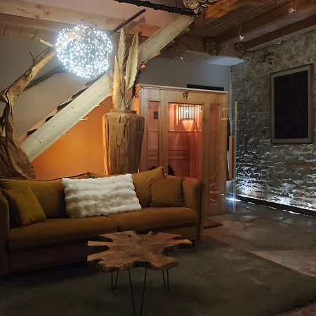 Logement Atypique , Love Room , Climatise , Spa, Sauna Holiday home Saint-Hippolyte-de-Caton