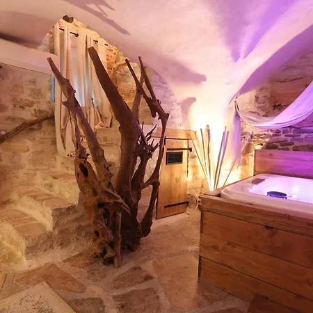 Logement Atypique , Love Room , Climatise , Spa, Sauna