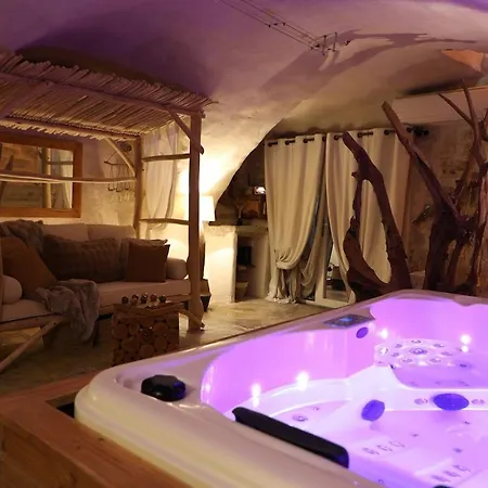 Logement Atypique , Love Room , Climatise , Spa, Sauna Saint-Hippolyte-de-Caton