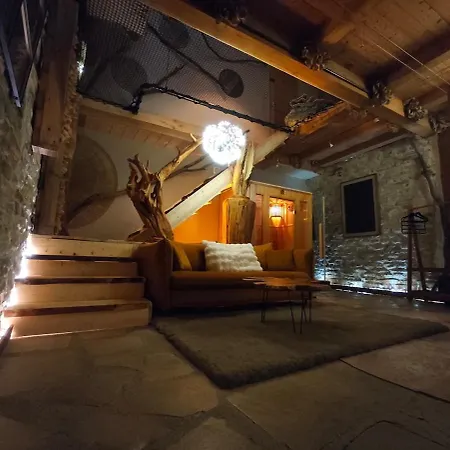 Logement Atypique , Love Room , Climatise , Spa, Sauna * Saint-Hippolyte-de-Caton