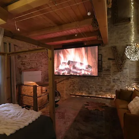 Logement Atypique , Love Room , Climatise , Spa, Sauna Holiday home